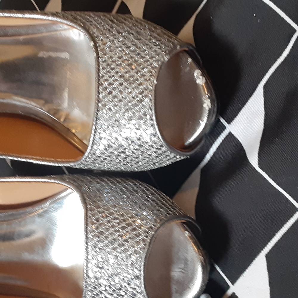 * Badgley mischka silver sparkle peep toe heels, size 8 - Picture 8 of 12